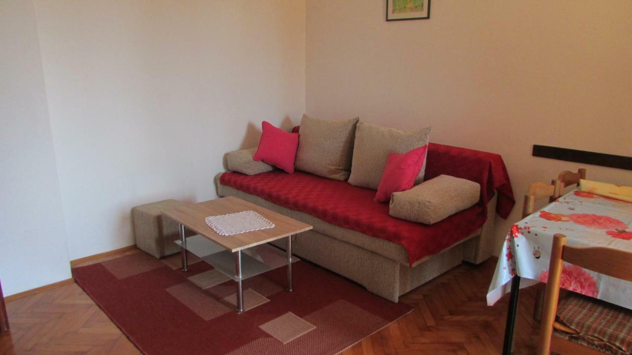 Apartmani Petunia Fazana Exterior photo