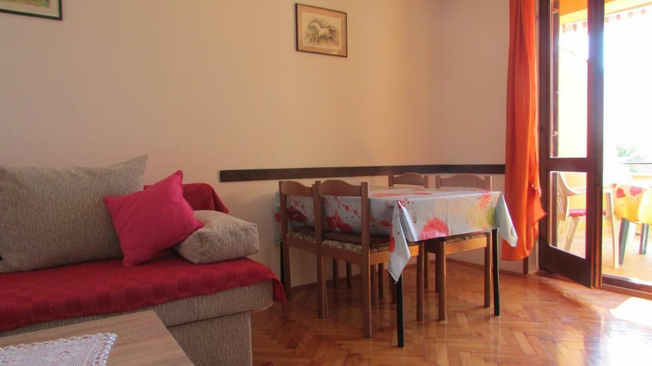 Apartmani Petunia Fazana Exterior photo