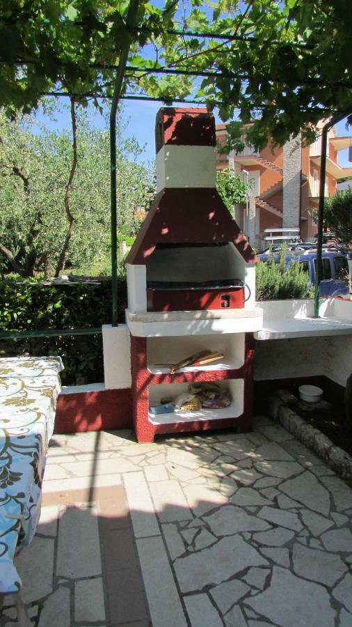 Apartmani Petunia Fazana Exterior photo